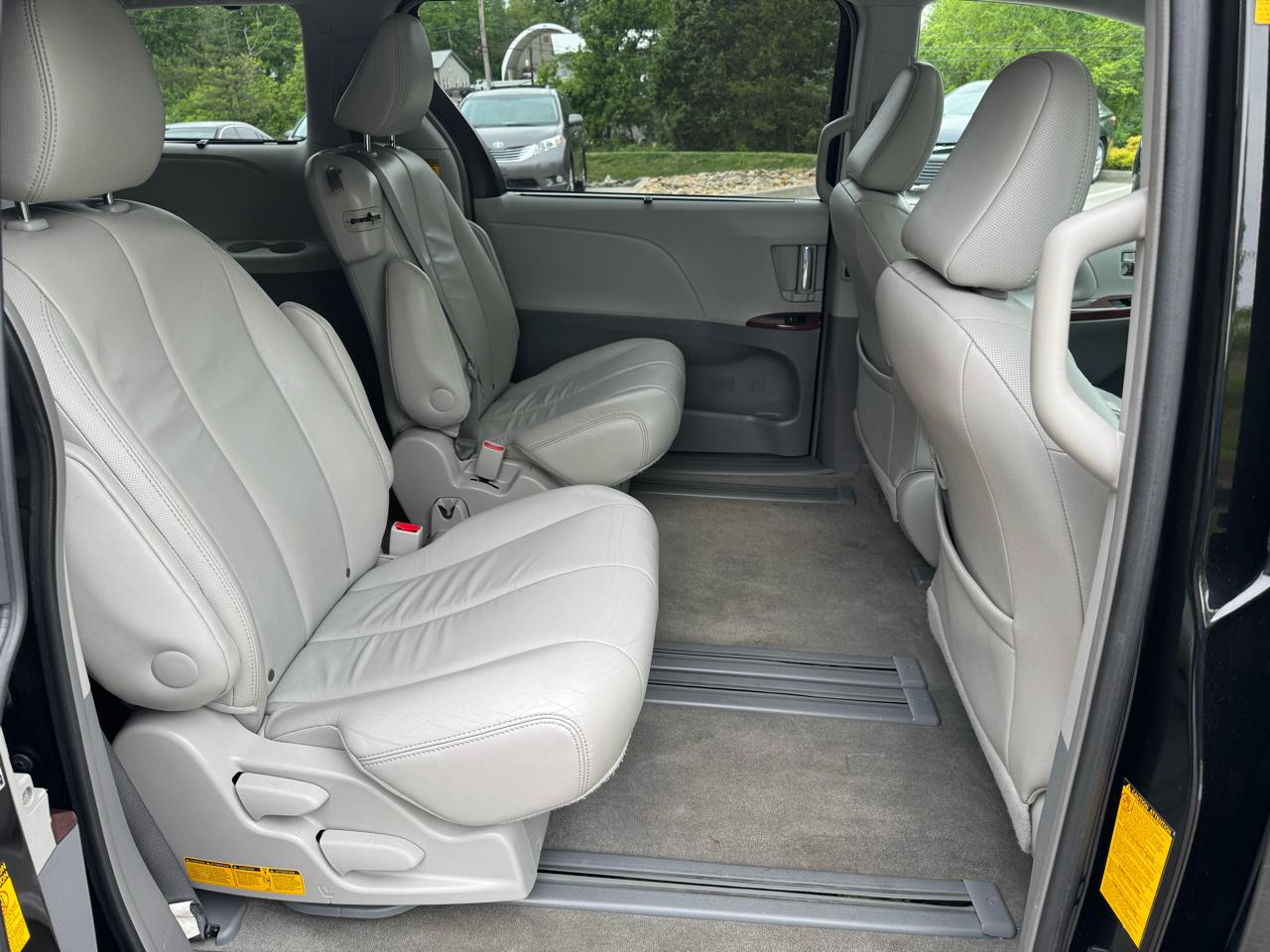 Toyota Sienna 5dr 8-Pass Van V6 XLE FWD (Natl) 2014