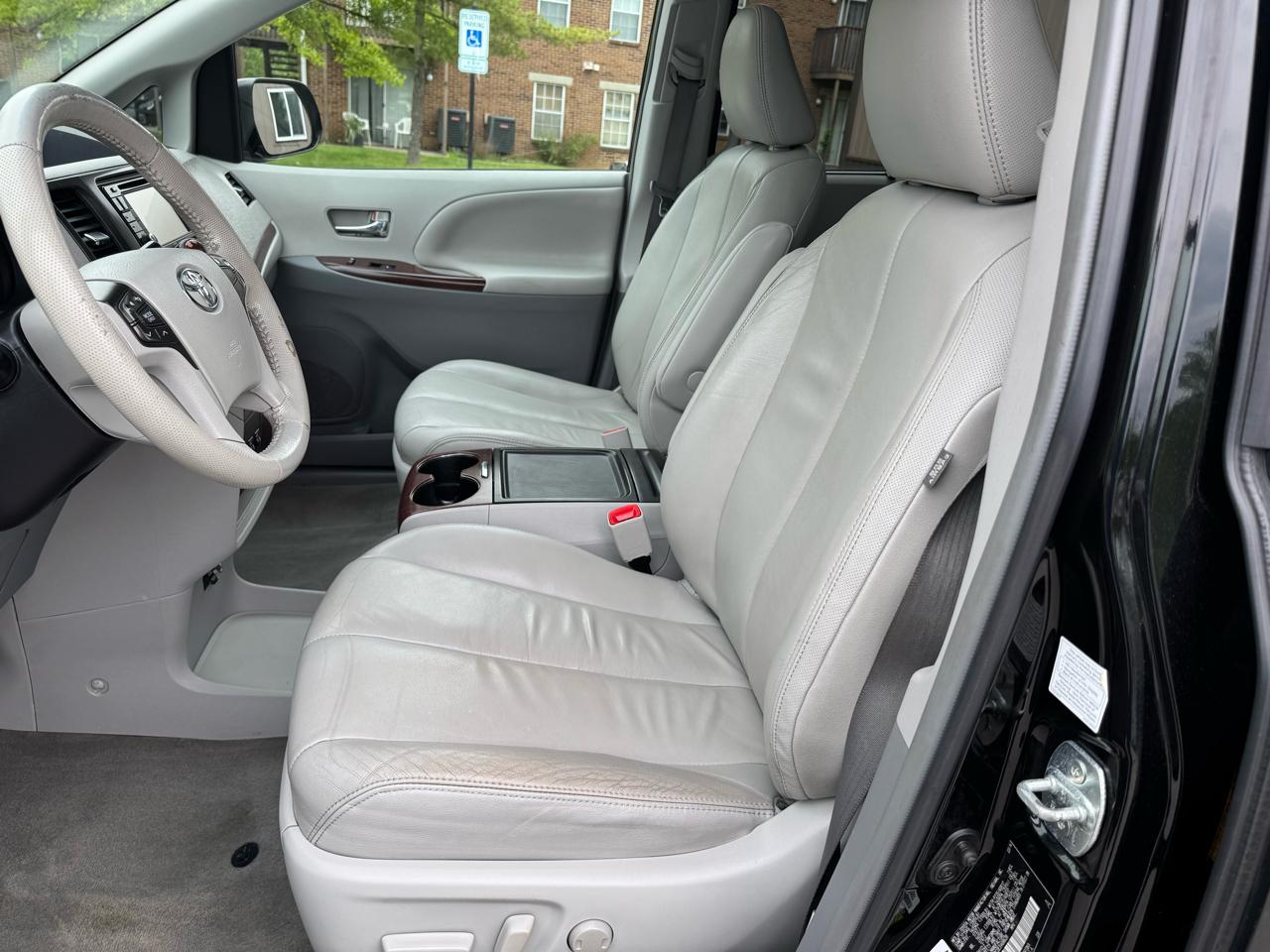 Toyota Sienna 5dr 8-Pass Van V6 XLE FWD (Natl) 2014