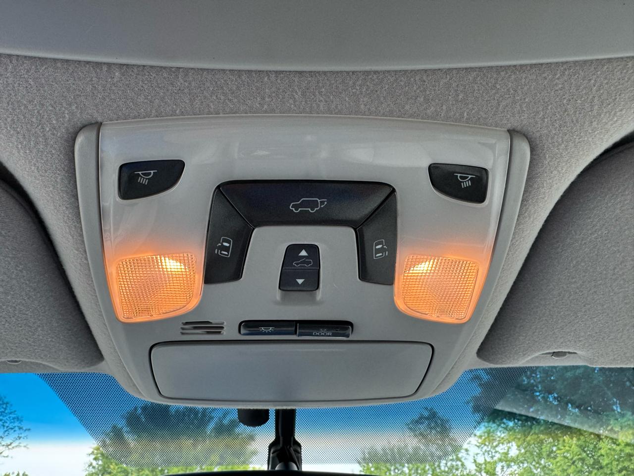 Toyota Sienna 5dr 8-Pass Van V6 XLE FWD (Natl) 2014