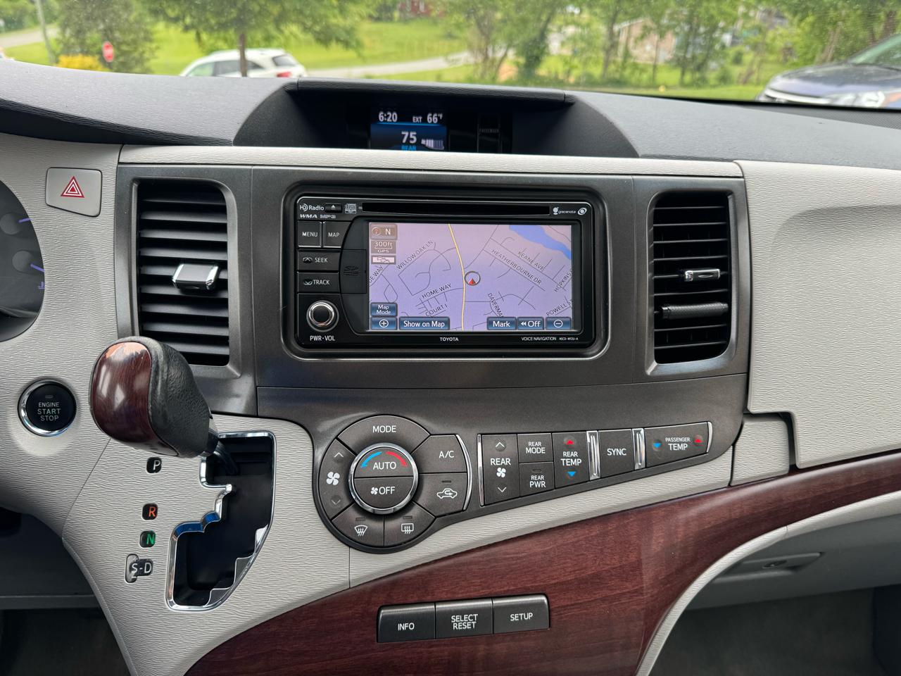 Toyota Sienna 5dr 8-Pass Van V6 XLE FWD (Natl) 2014