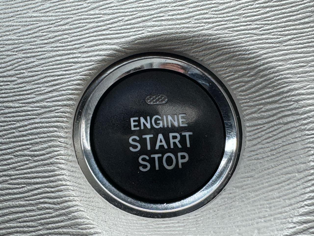 Toyota Sienna 5dr 8-Pass Van V6 XLE FWD (Natl) 2014