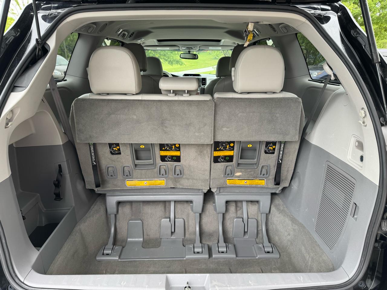 Toyota Sienna 5dr 8-Pass Van V6 XLE FWD (Natl) 2014