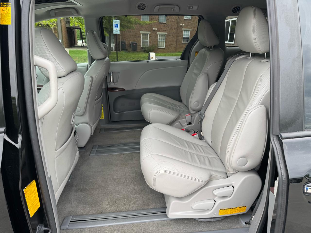 Toyota Sienna 5dr 8-Pass Van V6 XLE FWD (Natl) 2014