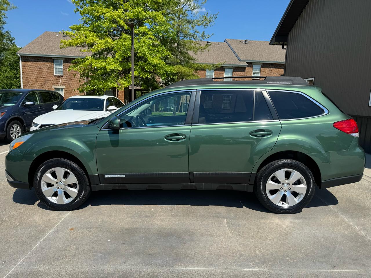 Subaru Outback 4dr Wgn H6 Auto 3.6R Premium 2011
