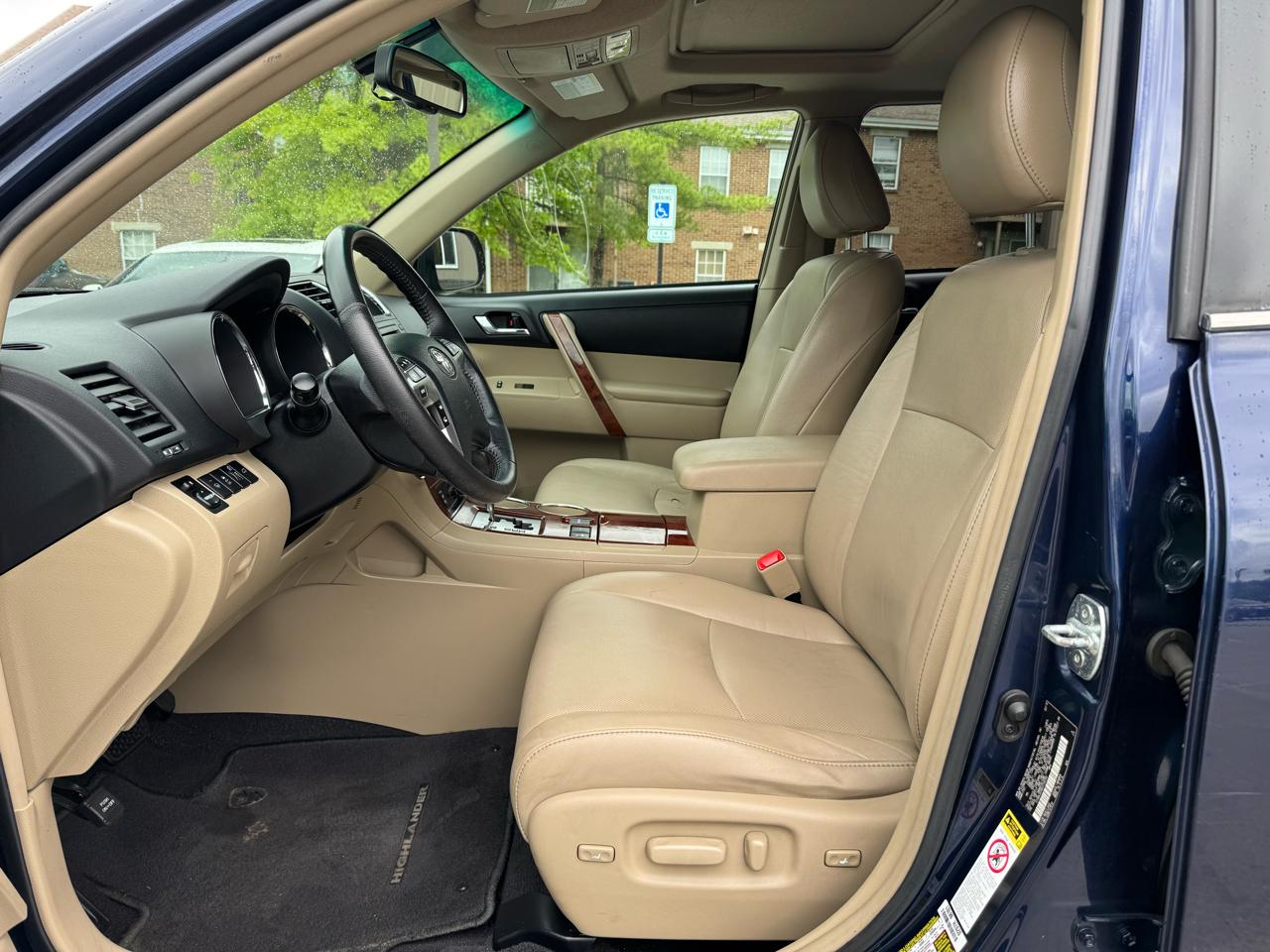 Toyota Highlander 4WD 4dr V6 Limited (Natl) 2012