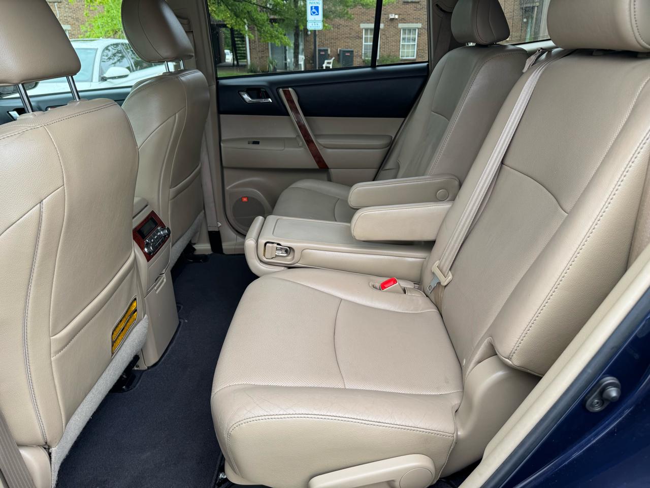 Toyota Highlander 4WD 4dr V6 Limited (Natl) 2012