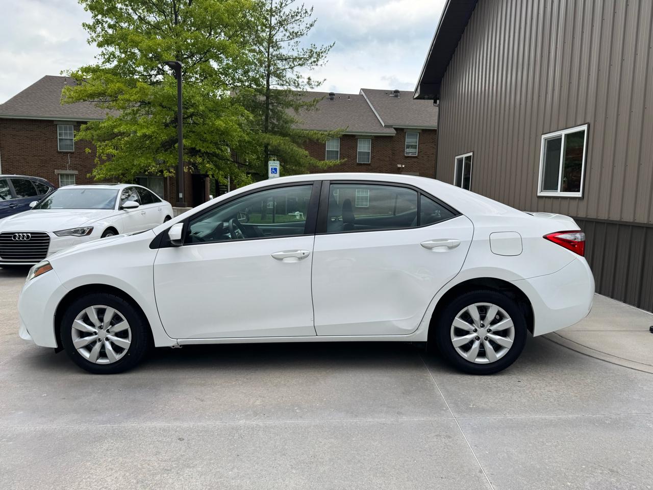 Toyota Corolla 4dr Sdn Auto L (Natl) 2015