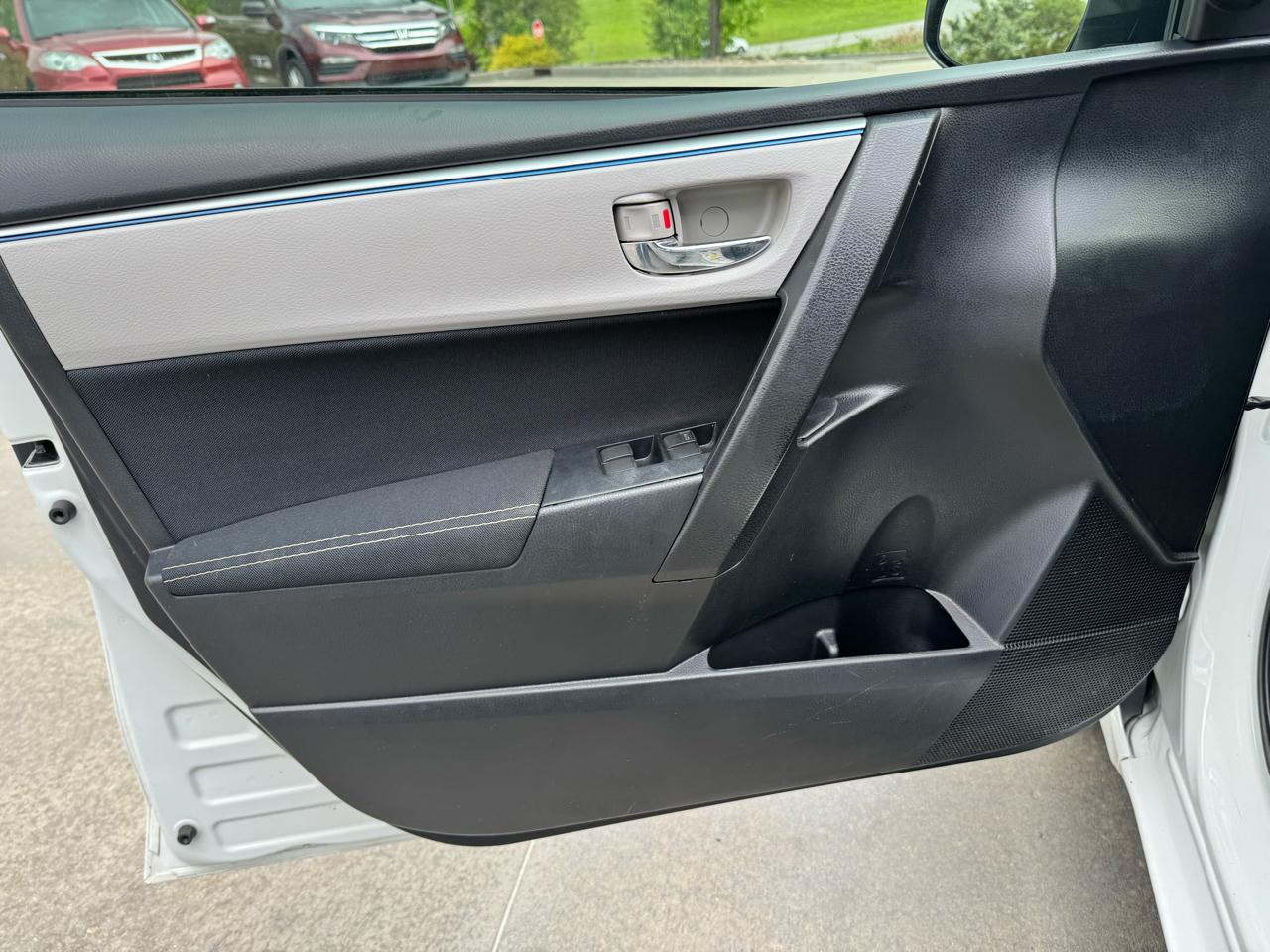 Toyota Corolla 4dr Sdn Auto L (Natl) 2015