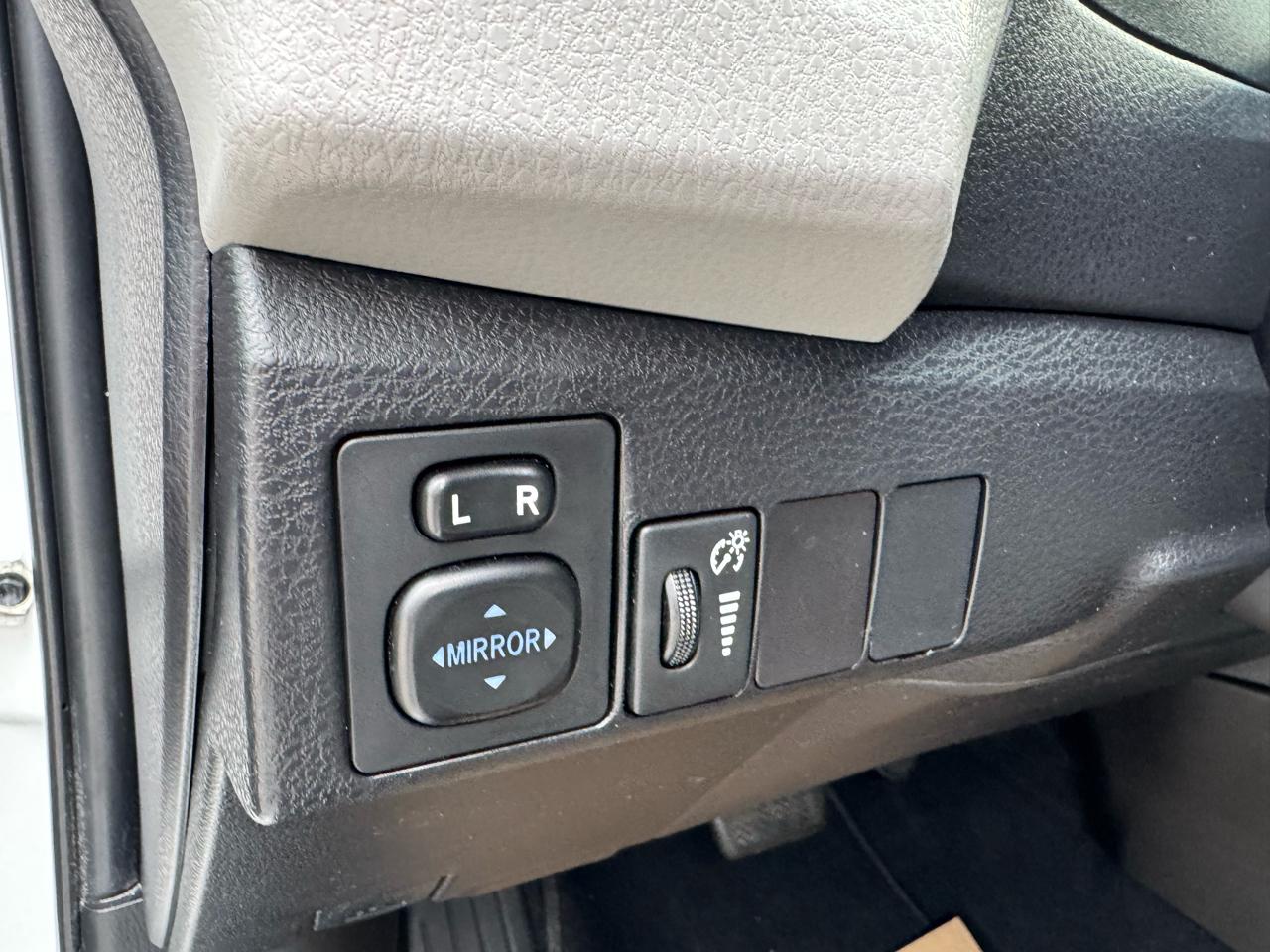 Toyota Corolla 4dr Sdn Auto L (Natl) 2015