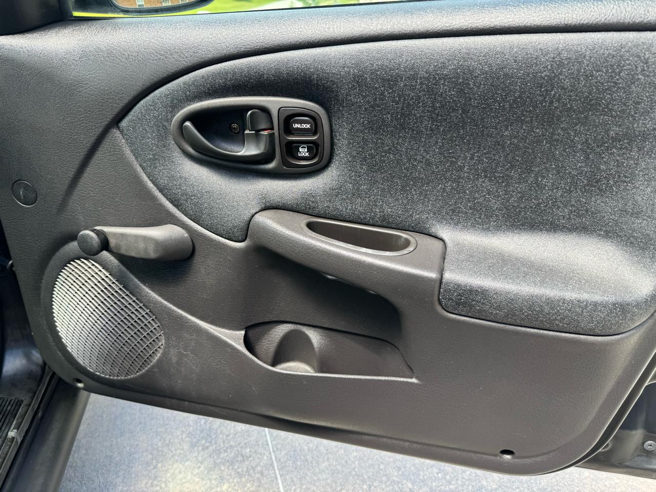 2001 Saturn S-Series SL1 - Photo 8