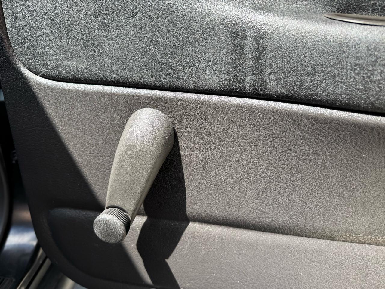 2001 Saturn S-Series SL1 - Photo 13