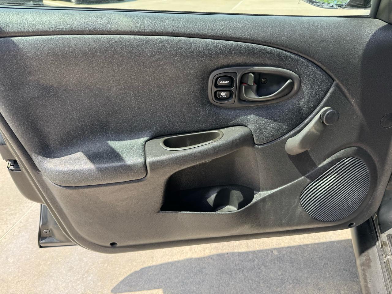 2001 Saturn S-Series SL1 - Photo 17