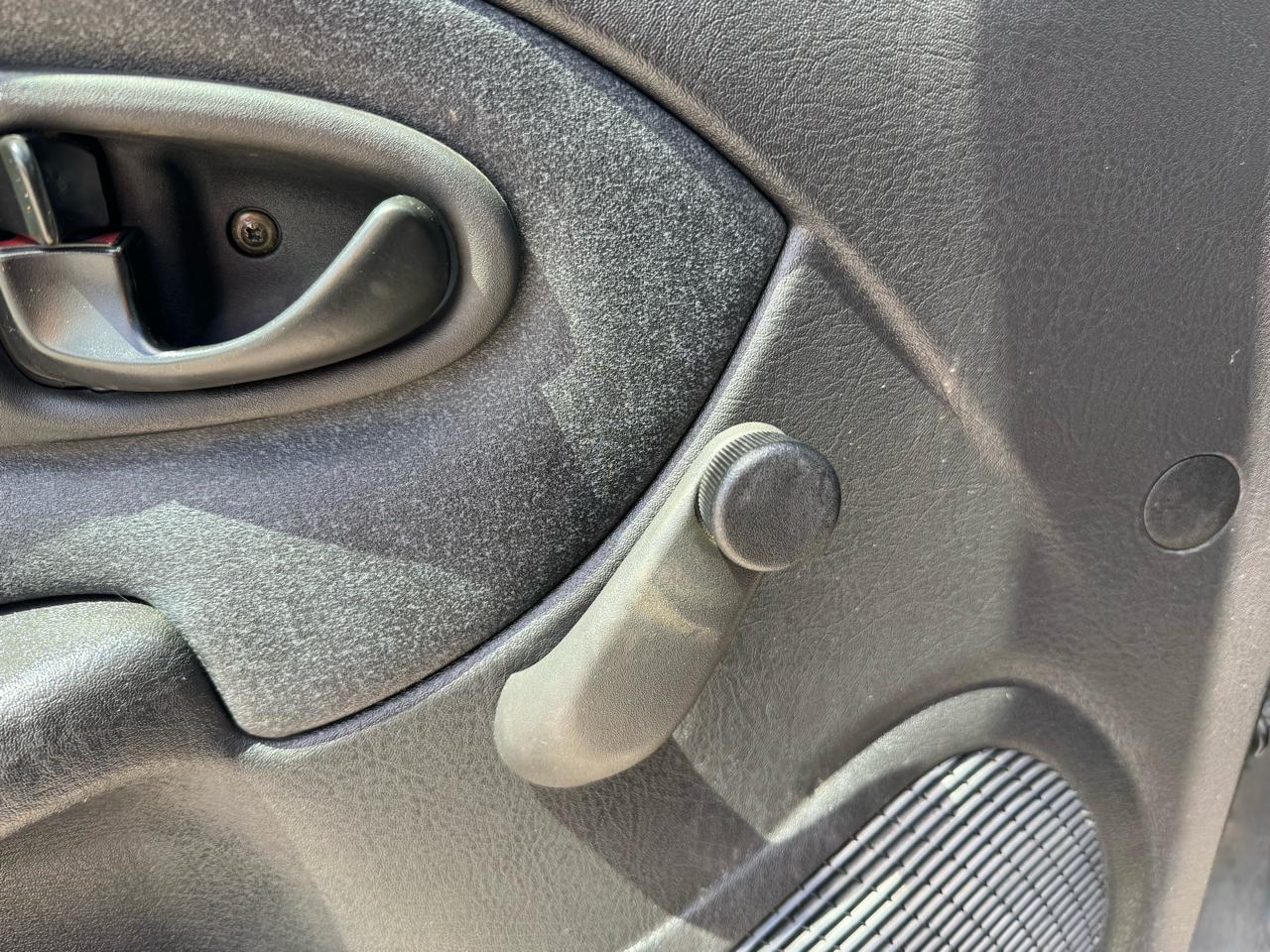 2001 Saturn S-Series SL1 - Photo 19