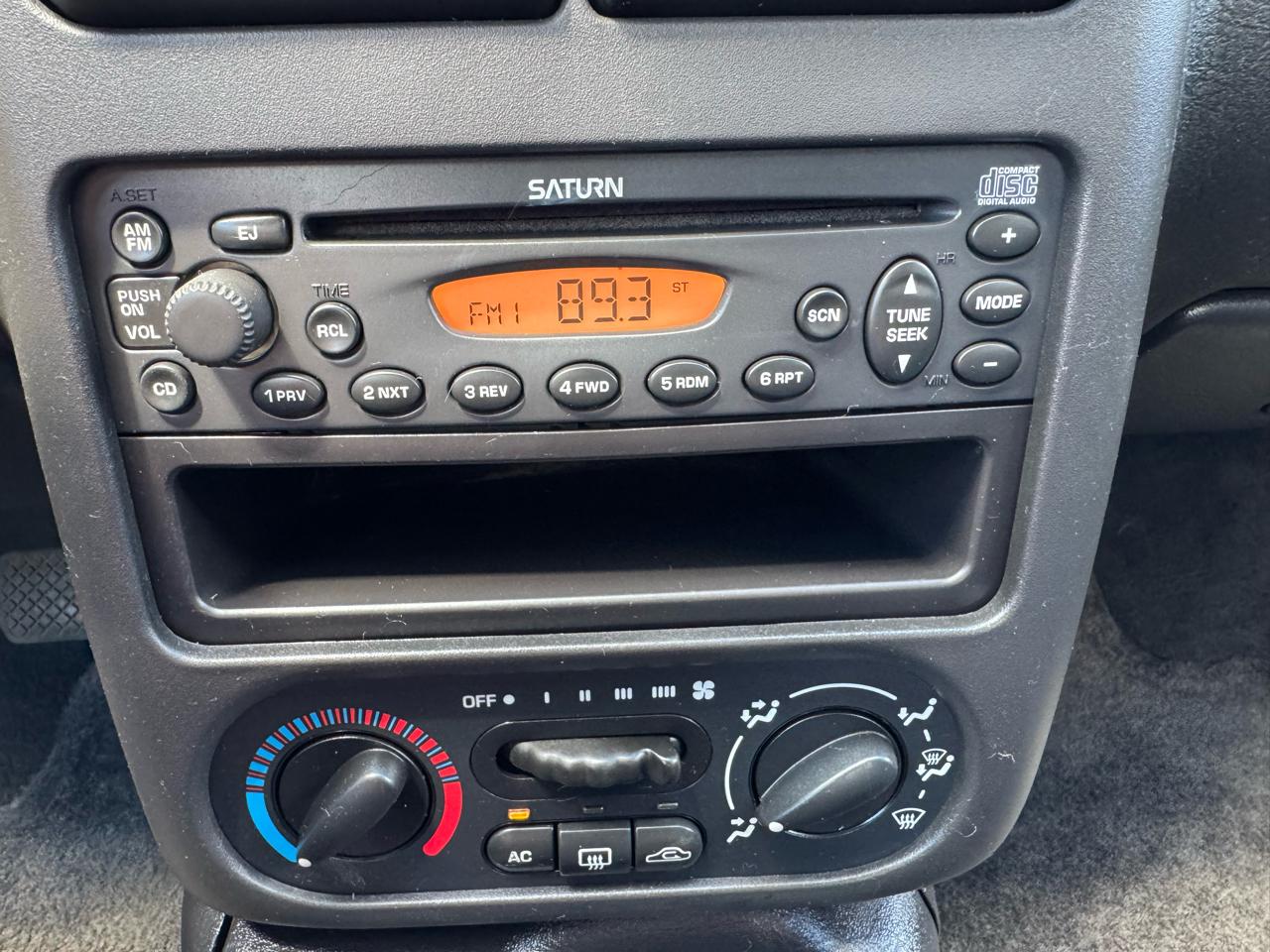 2001 Saturn S-Series SL1 - Photo 24