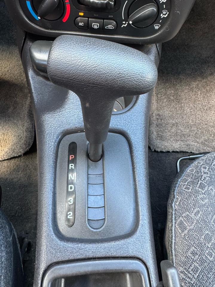 2001 Saturn S-Series SL1 - Photo 26