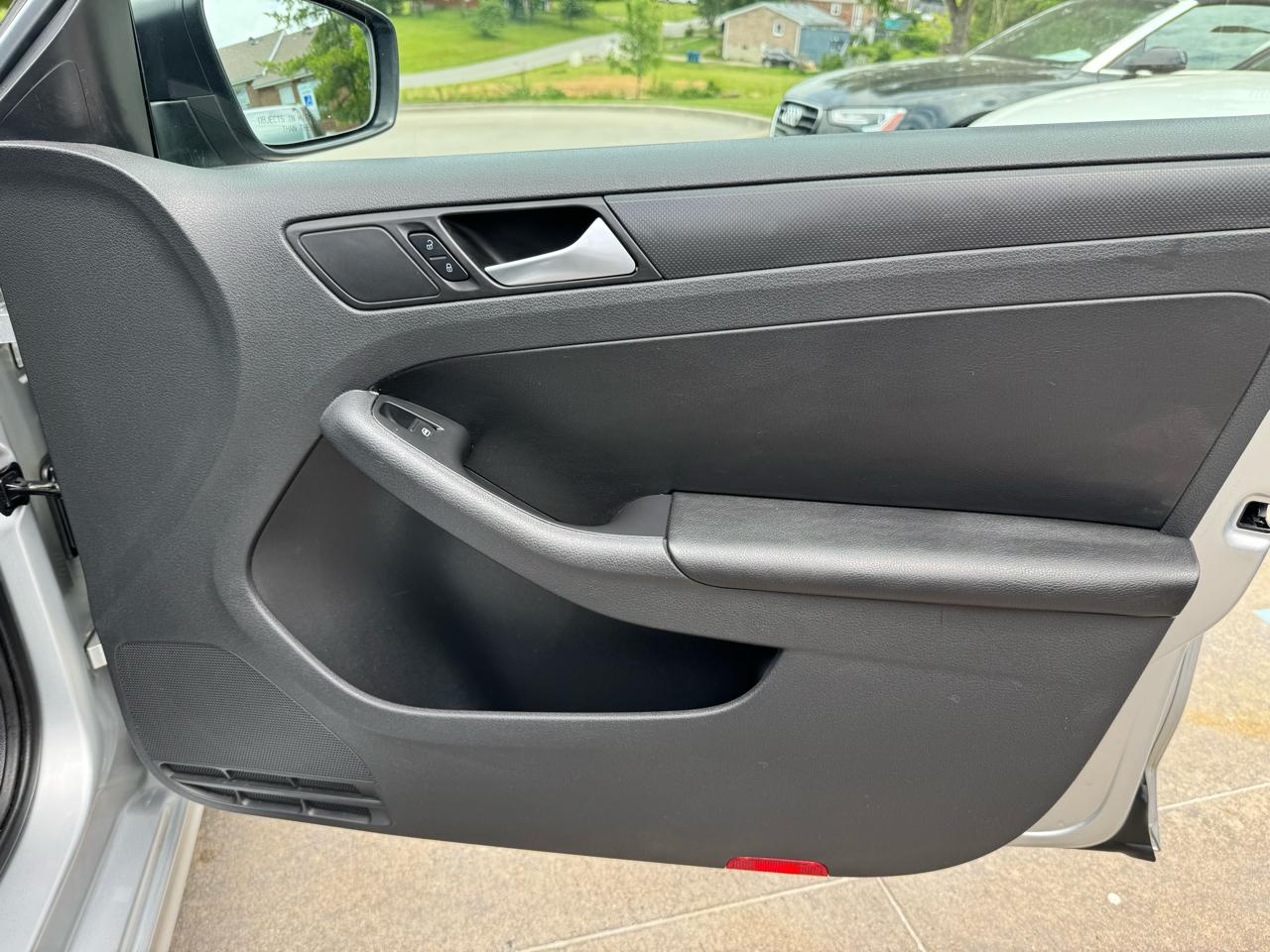 Volkswagen Jetta Sedan 4dr Auto S 2014