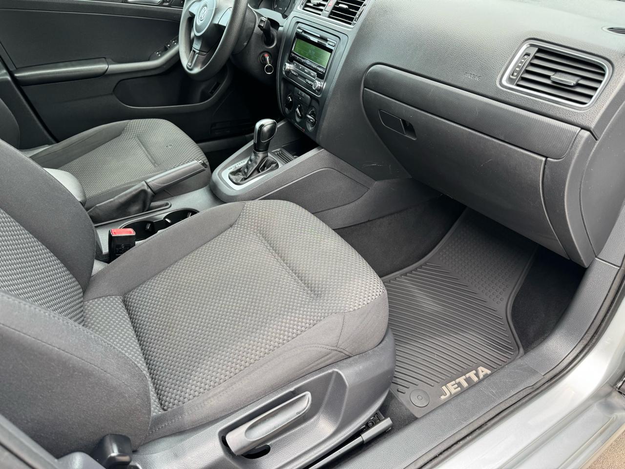 Volkswagen Jetta Sedan 4dr Auto S 2014