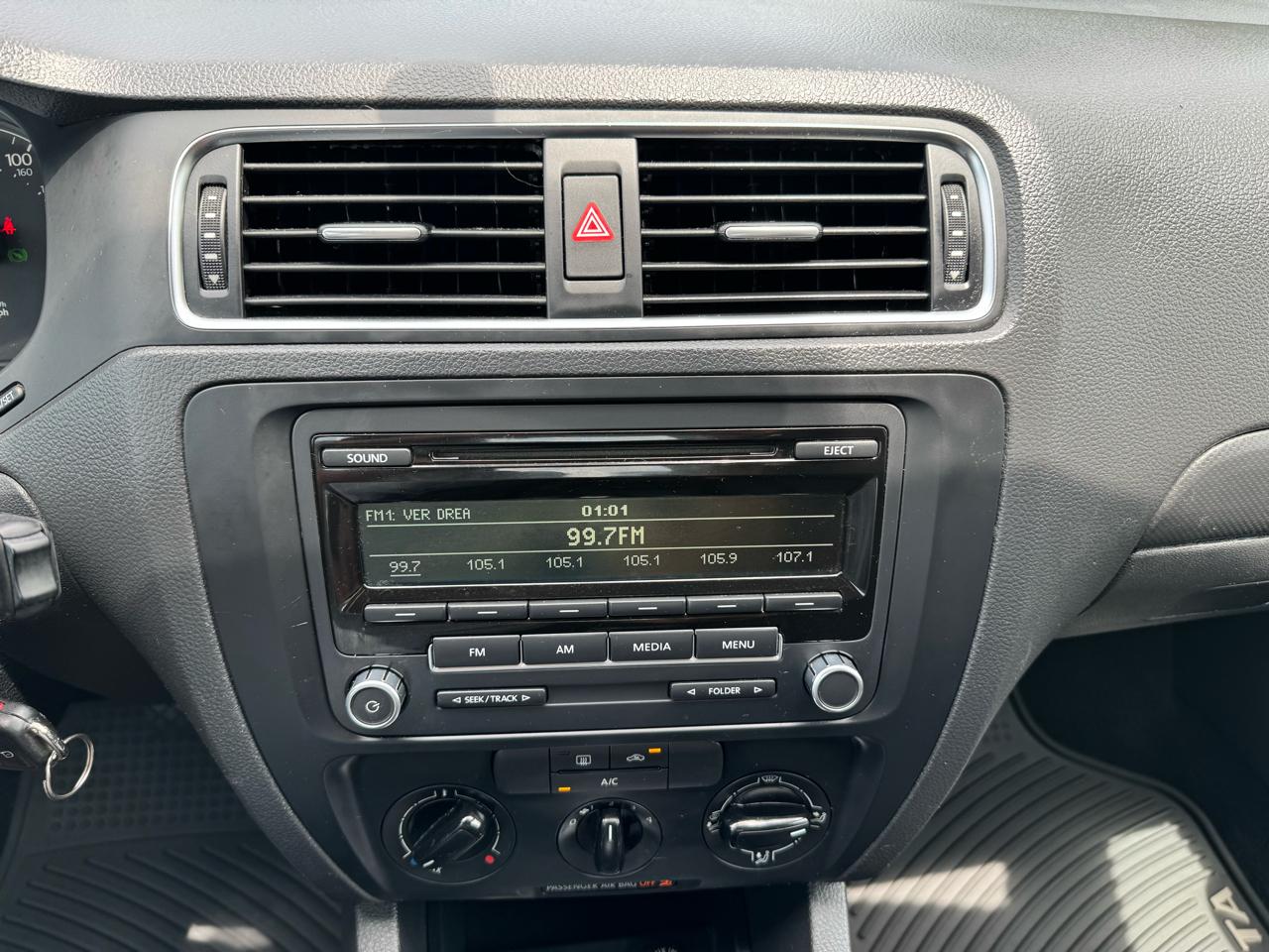 Volkswagen Jetta Sedan 4dr Auto S 2014