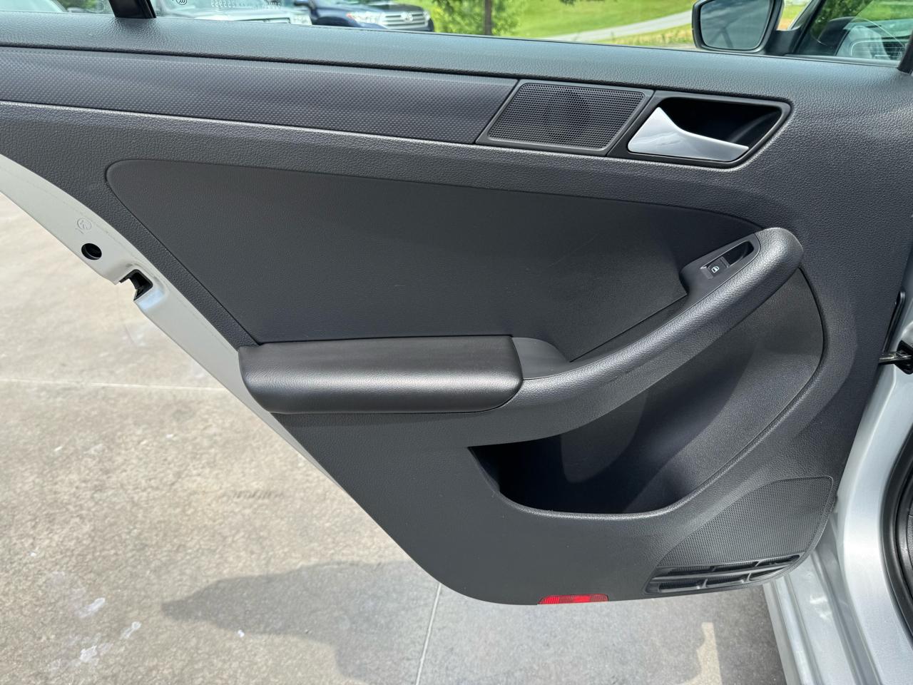 Volkswagen Jetta Sedan 4dr Auto S 2014