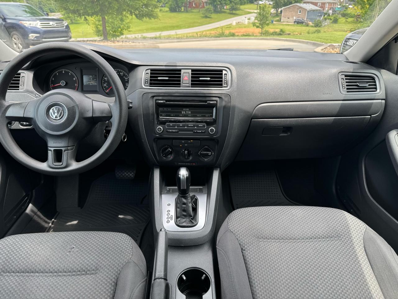 Volkswagen Jetta Sedan 4dr Auto S 2014