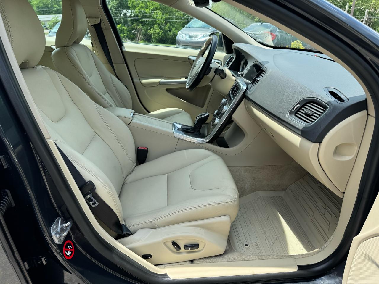 Volvo S60 2015.5 4dr Sdn T5 Premier AWD 2015