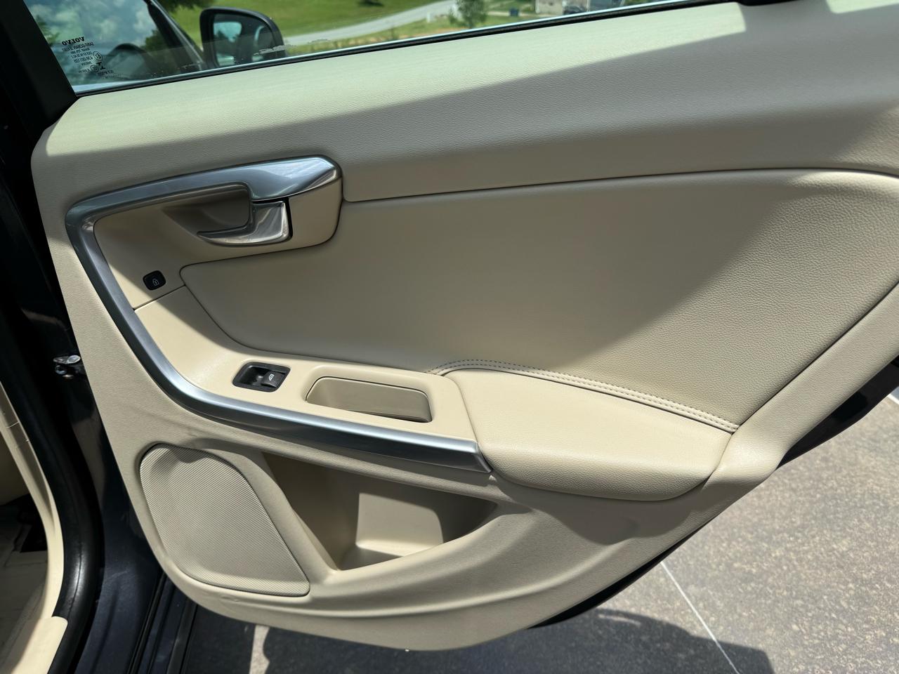 Volvo S60 2015.5 4dr Sdn T5 Premier AWD 2015