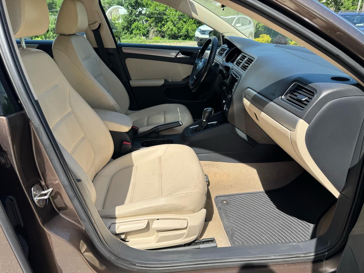 Volkswagen Jetta Sedan 4dr Auto 1.8T SE 2015