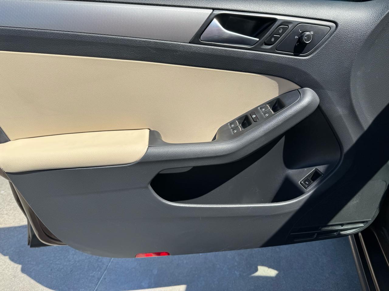 Volkswagen Jetta Sedan 4dr Auto 1.8T SE 2015