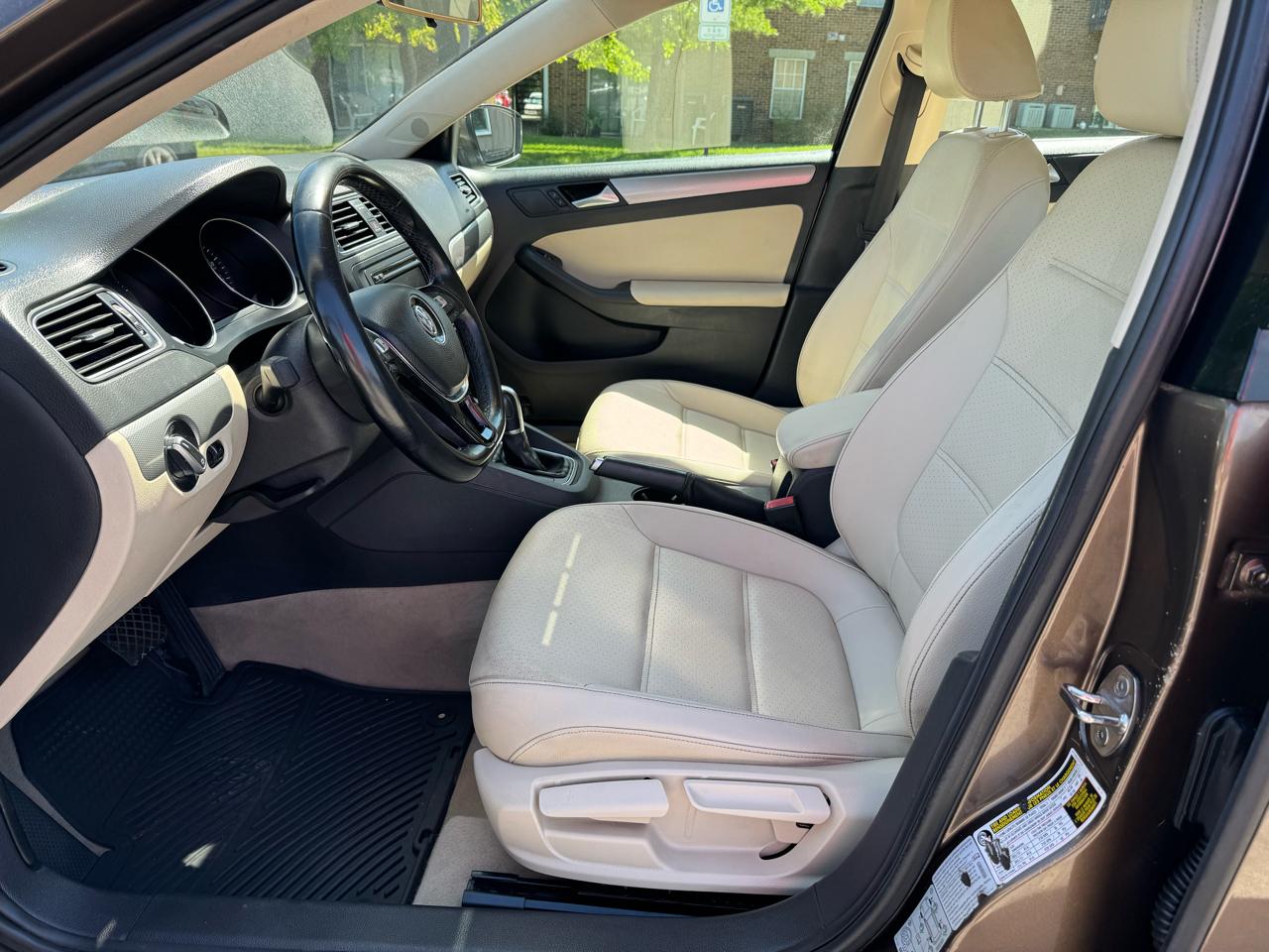 Volkswagen Jetta Sedan 4dr Auto 1.8T SE 2015