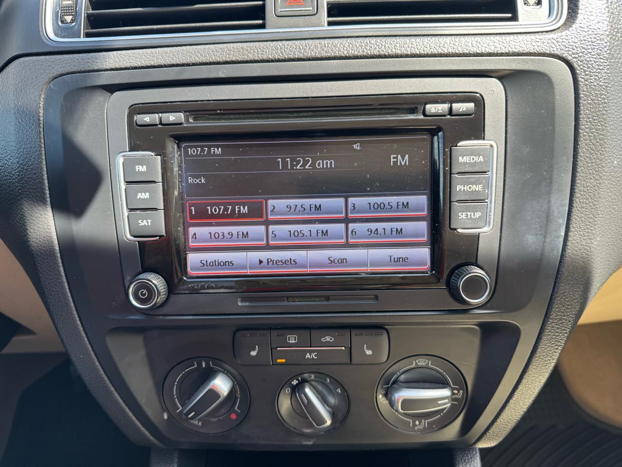 Volkswagen Jetta Sedan 4dr Auto 1.8T SE 2015