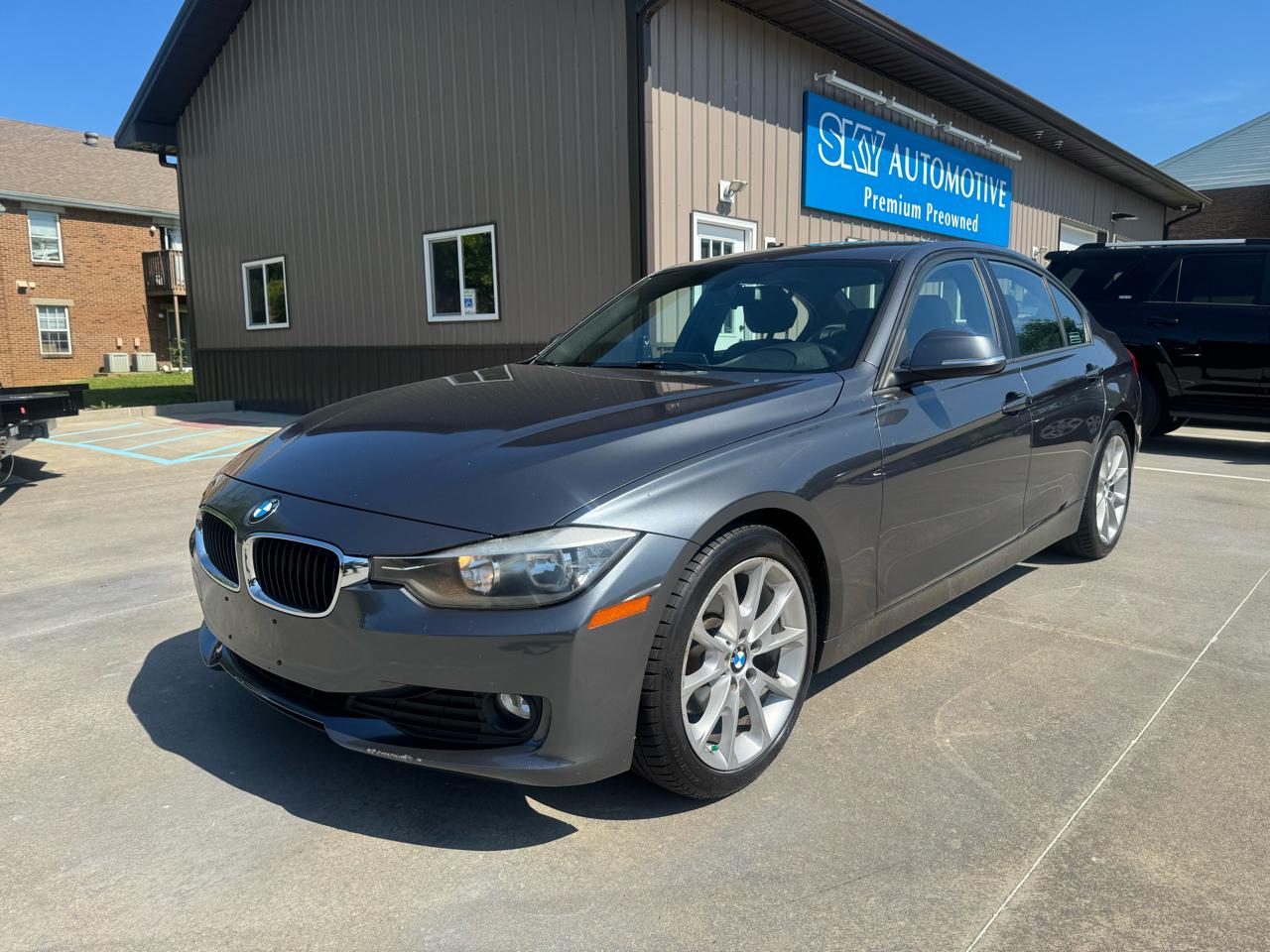 BMW 3 Series 4dr Sdn 320i RWD 2014
