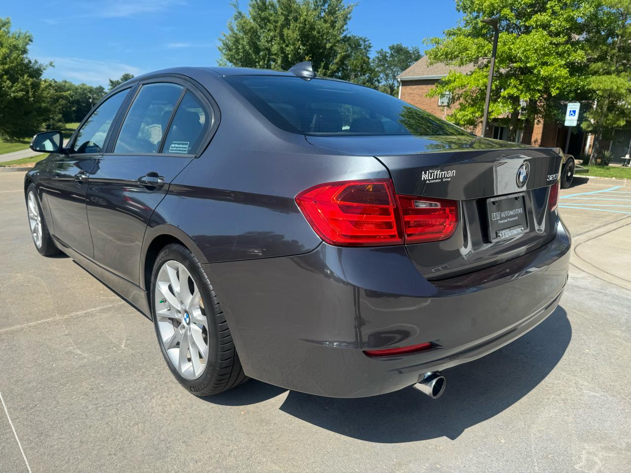 BMW 3 Series 4dr Sdn 320i RWD 2014