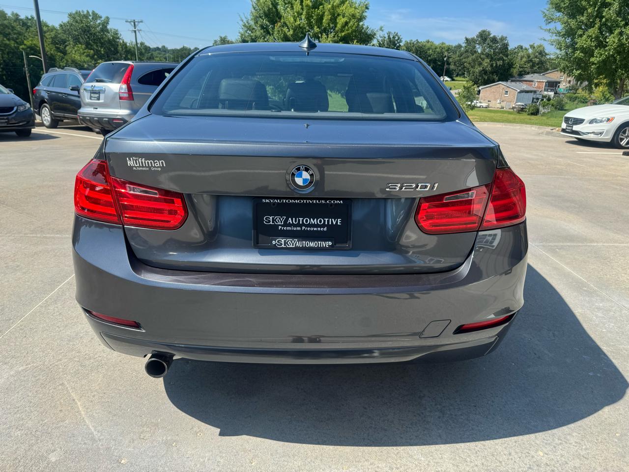 BMW 3 Series 4dr Sdn 320i RWD 2014