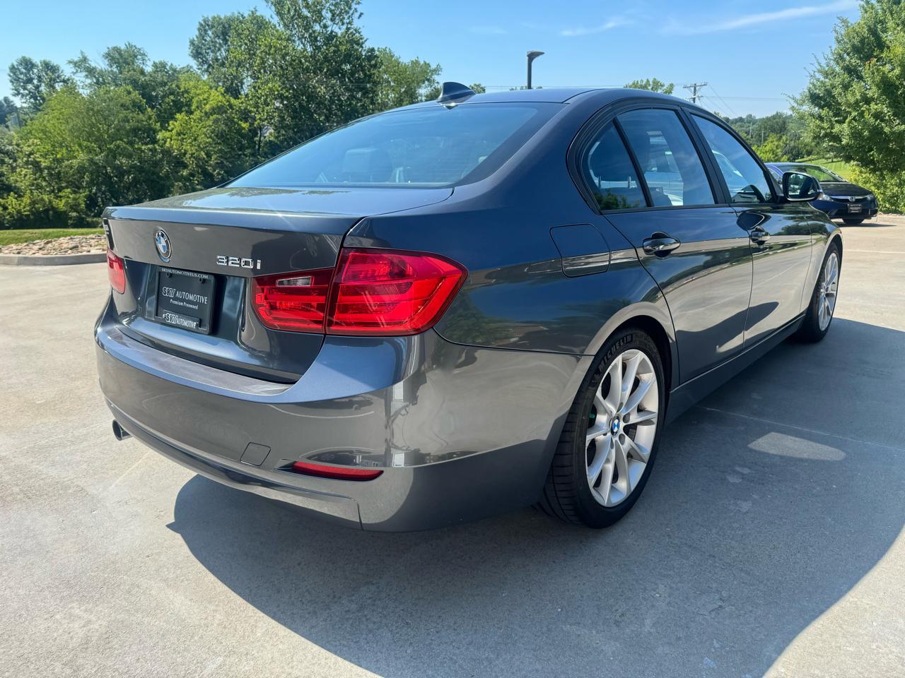 BMW 3 Series 4dr Sdn 320i RWD 2014