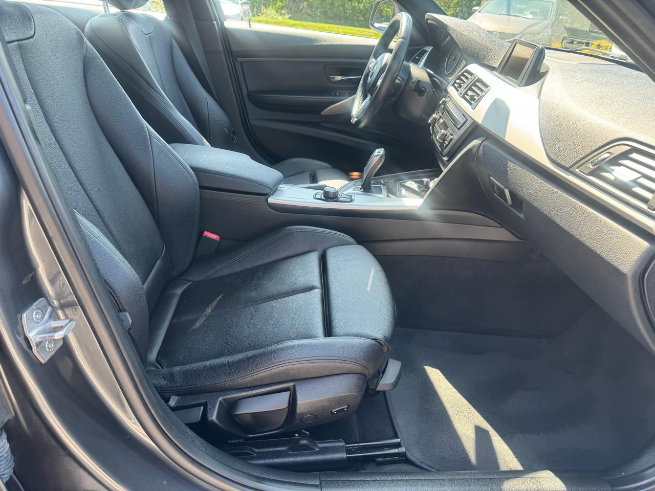 BMW 3 Series 4dr Sdn 320i RWD 2014
