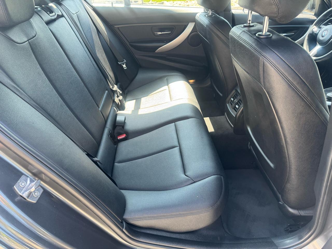 BMW 3 Series 4dr Sdn 320i RWD 2014