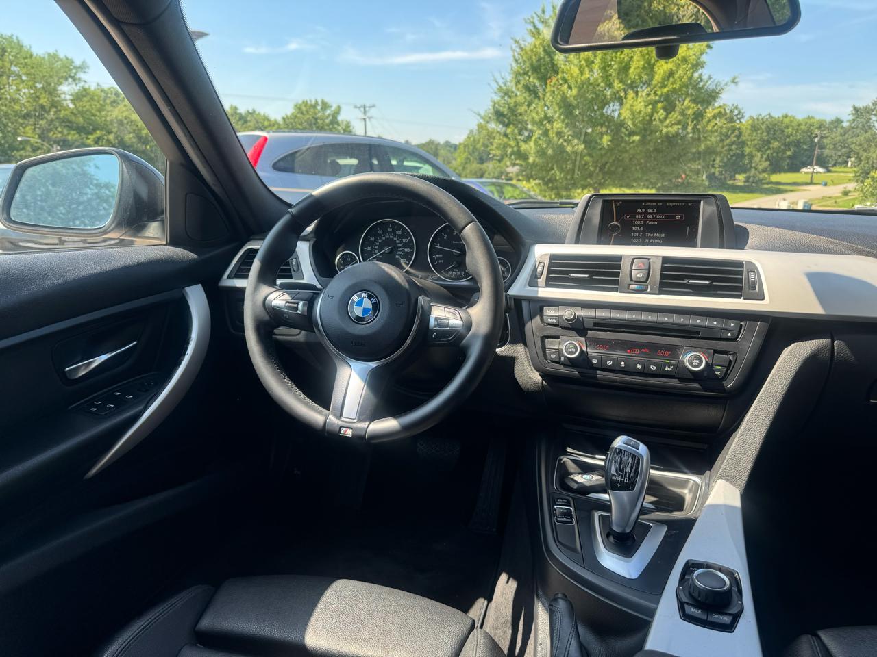 BMW 3 Series 4dr Sdn 320i RWD 2014