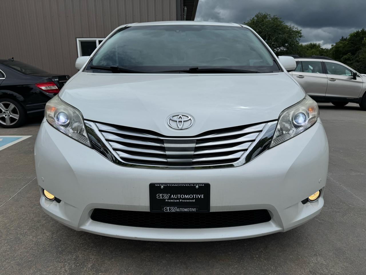 Toyota Sienna  2011