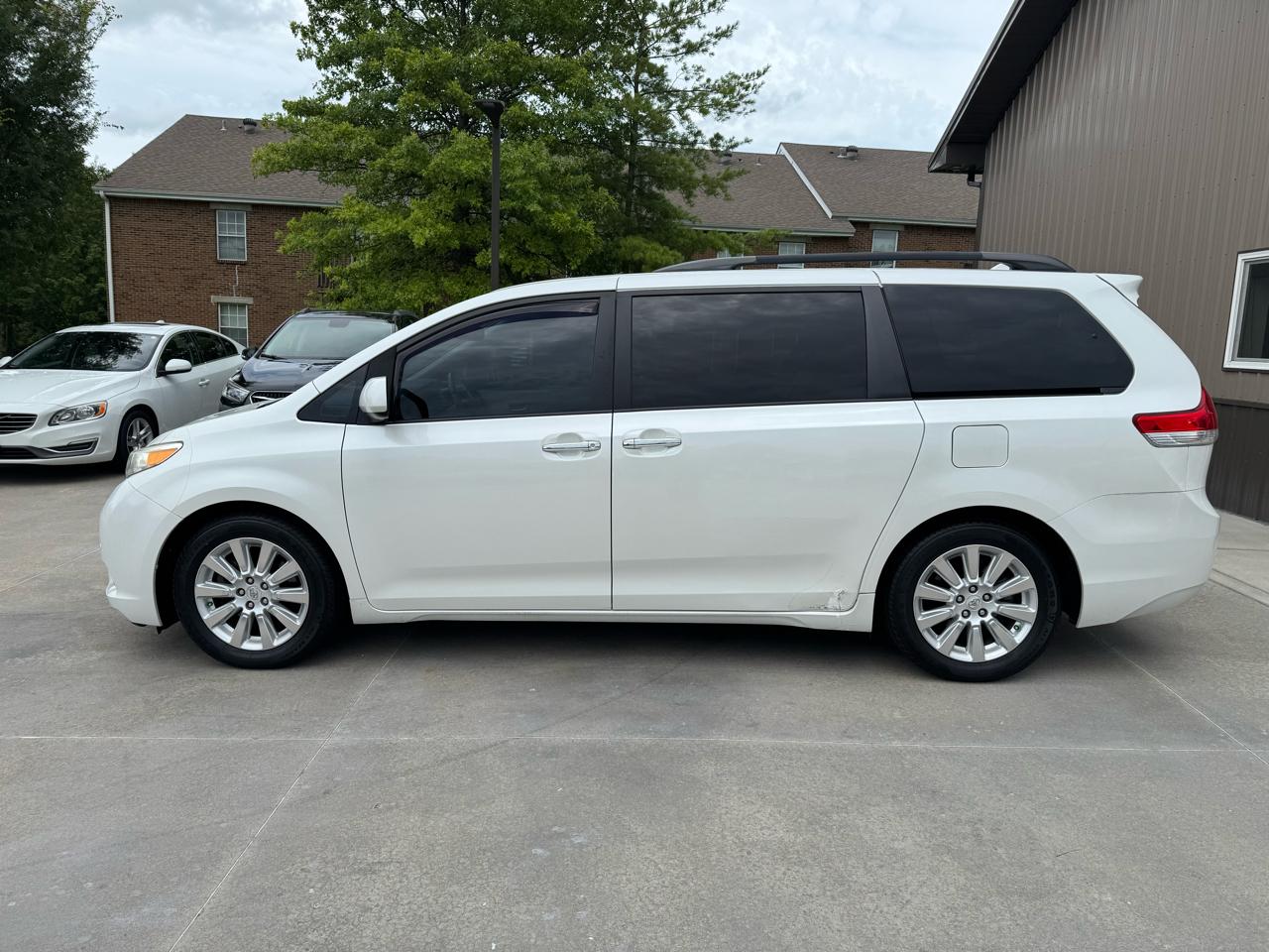 Toyota Sienna  2011