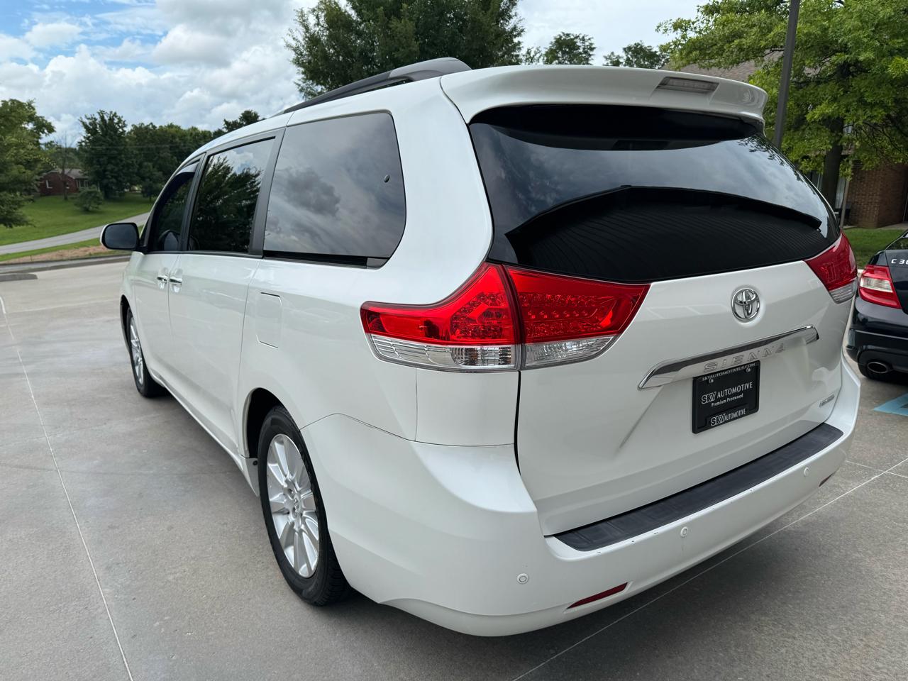 Toyota Sienna  2011
