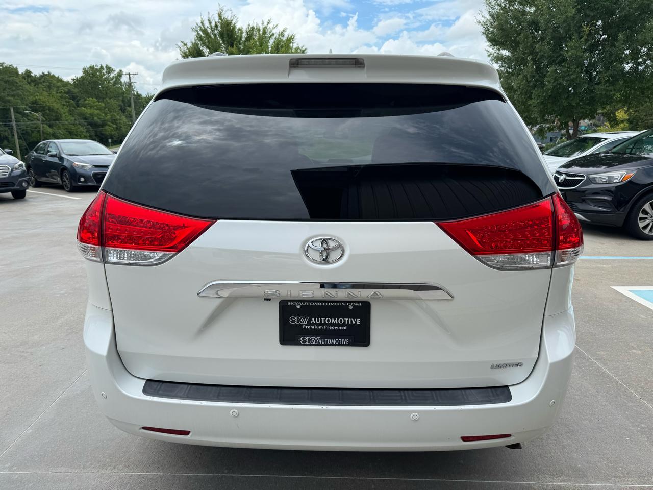 Toyota Sienna  2011