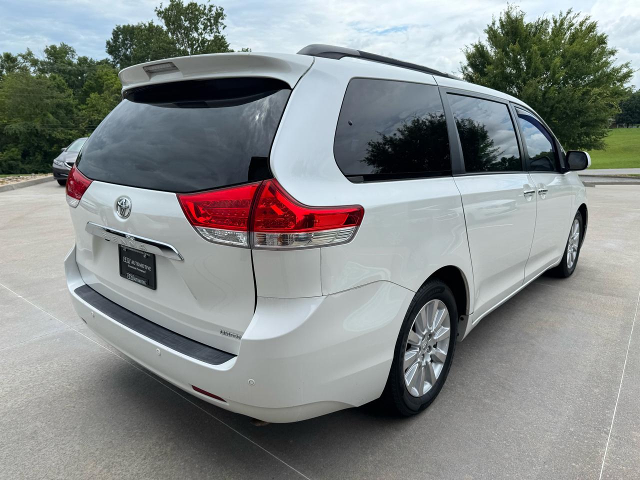 Toyota Sienna  2011