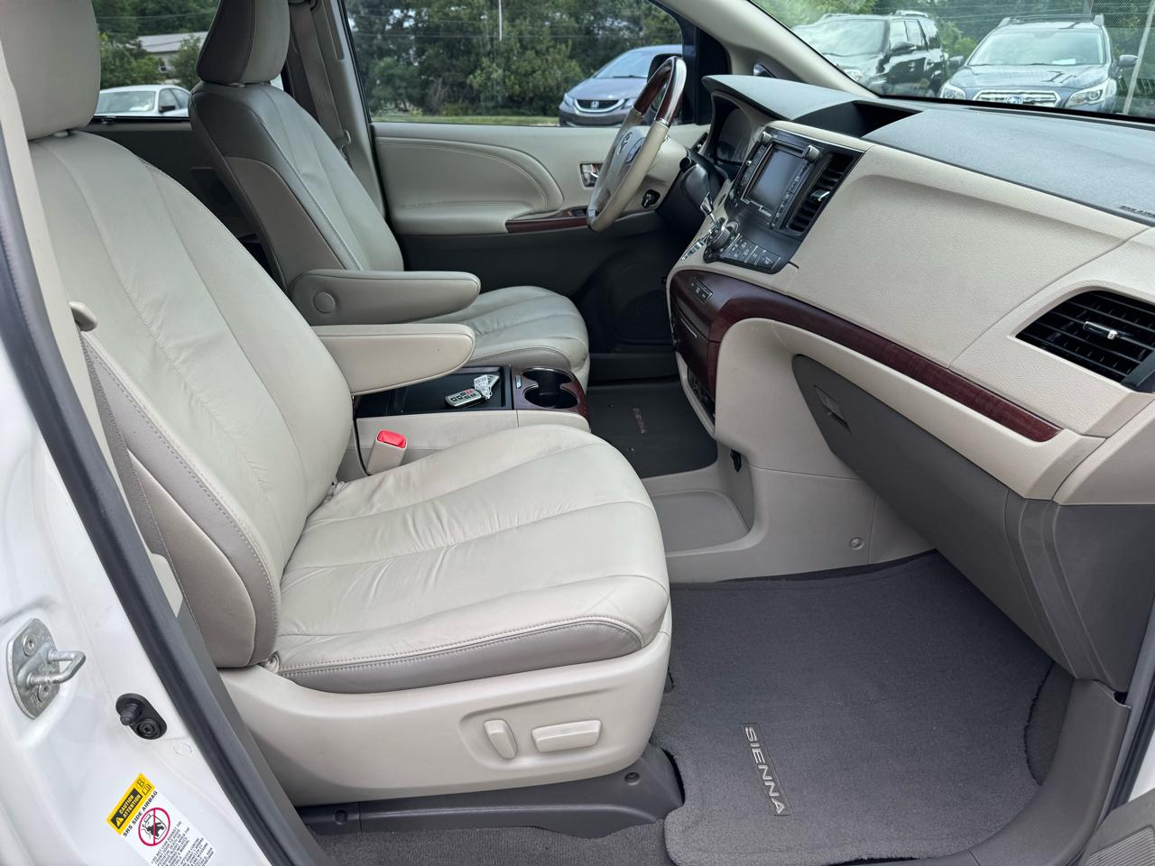 Toyota Sienna  2011
