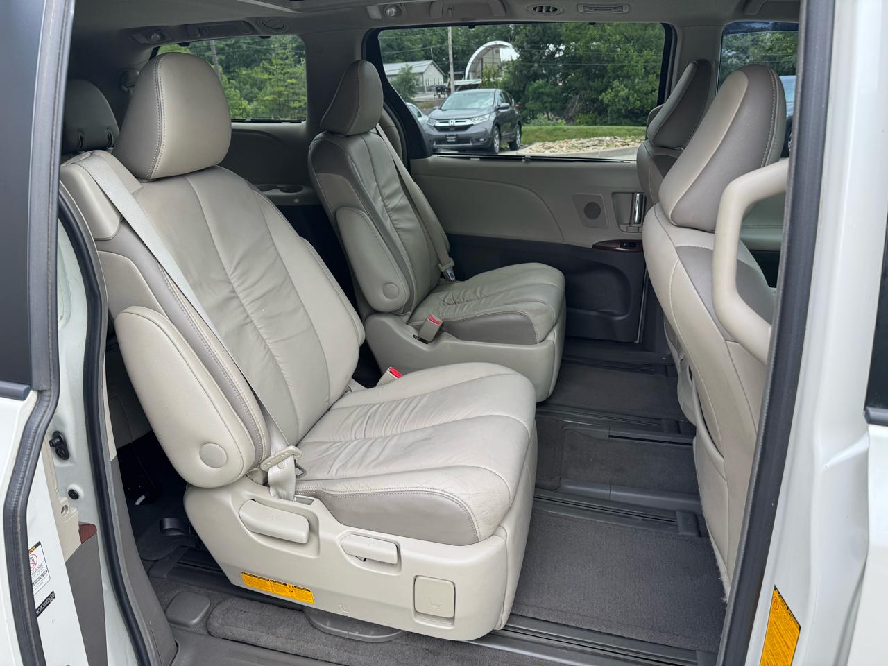 Toyota Sienna  2011