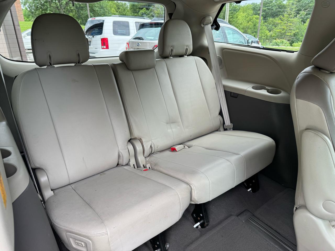 Toyota Sienna  2011