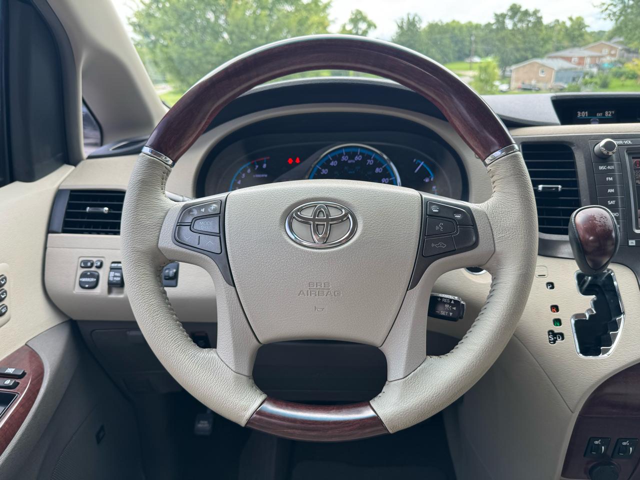 Toyota Sienna  2011
