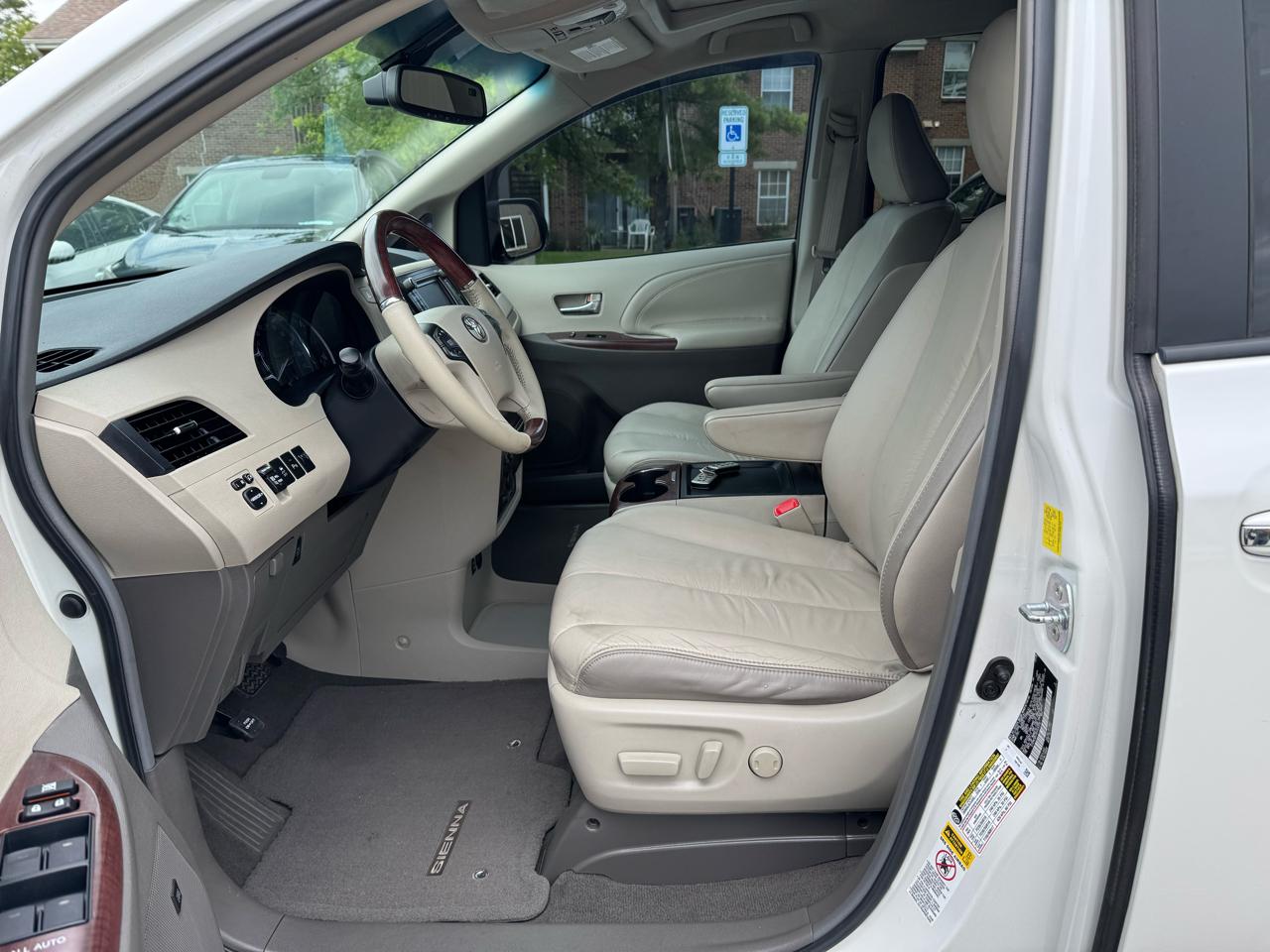 Toyota Sienna  2011