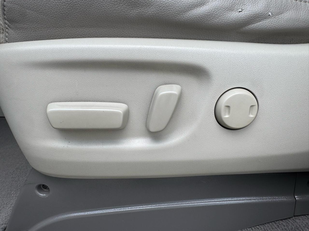 Toyota Sienna  2011