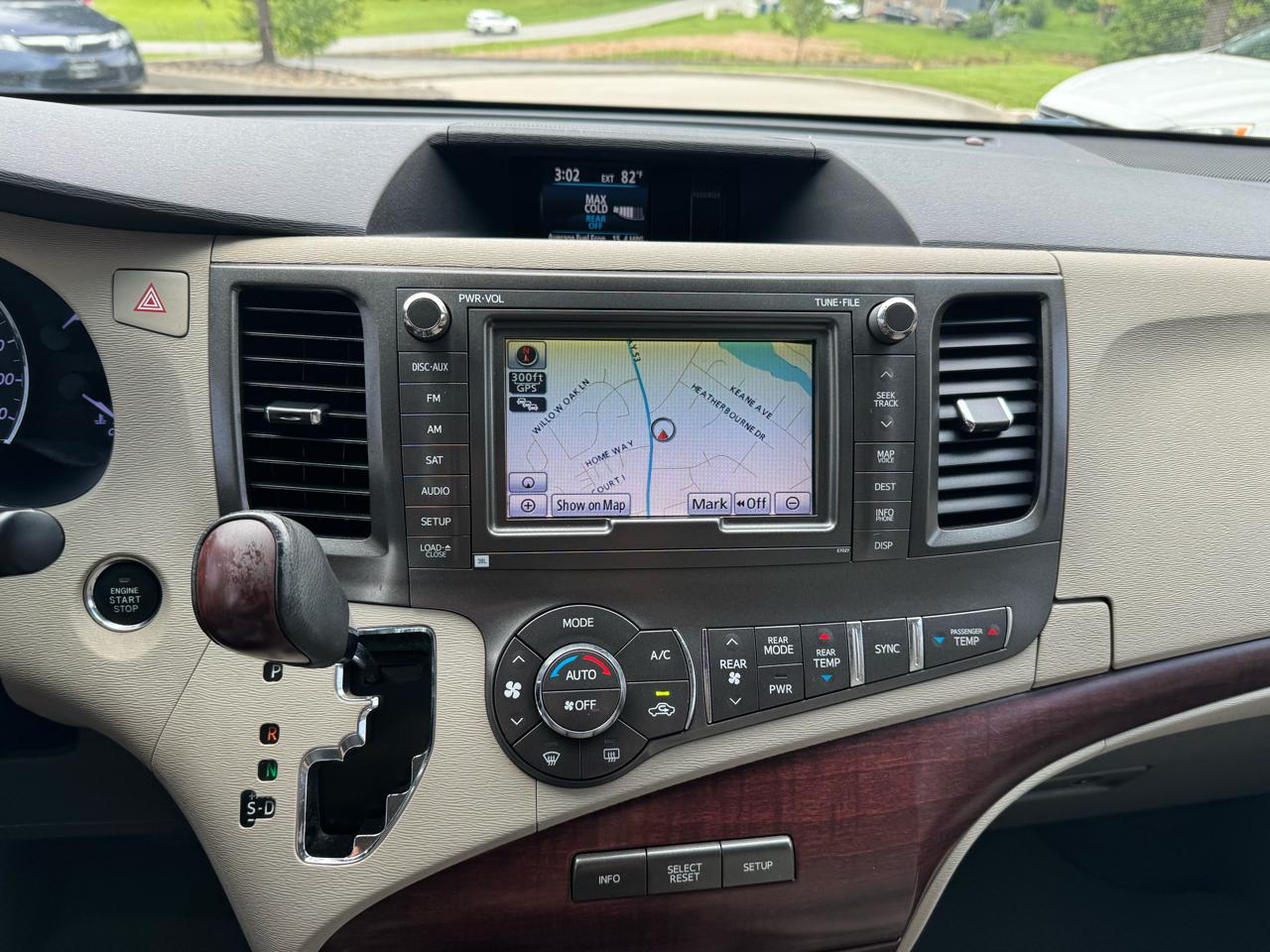 Toyota Sienna  2011