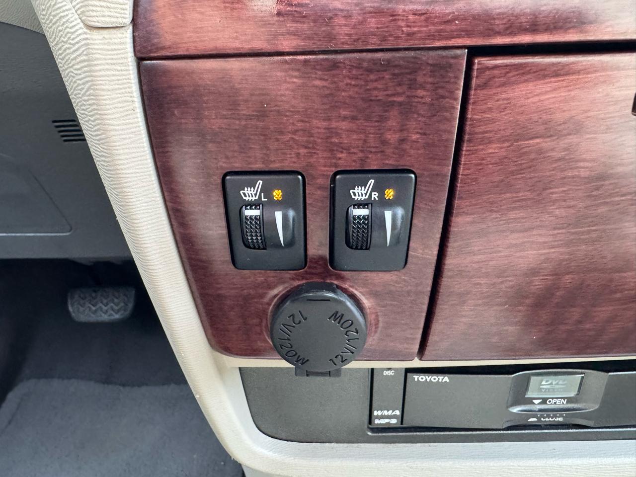 Toyota Sienna  2011